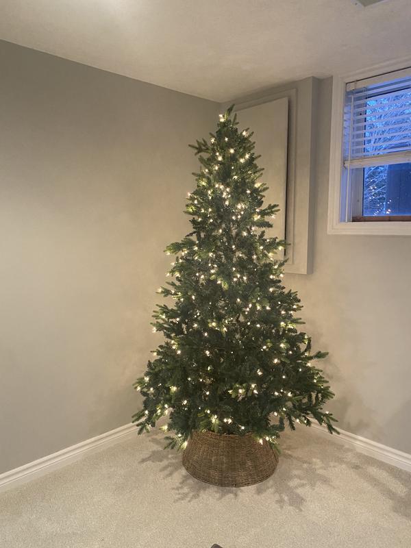 NOMA PreLit Kensington Christmas Tree with Tree Stand, 450