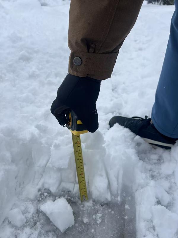 battery fully charged, and snow depth is around 5-6inch