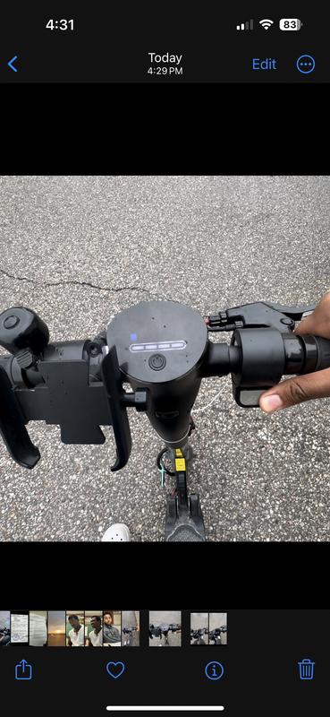 It’s blinking out of nowhere why😭 and not even moving