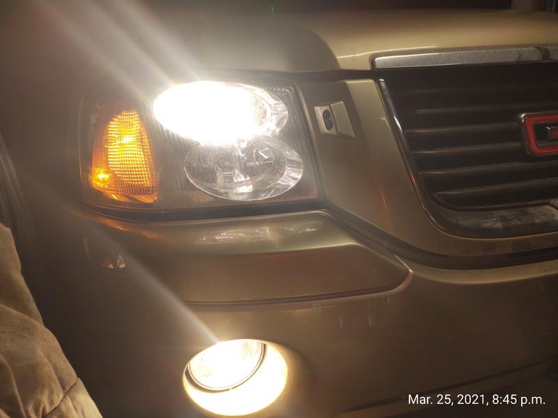 one of these 2 photos is the halogen bulb, the other is the LED.. (you guess which one)