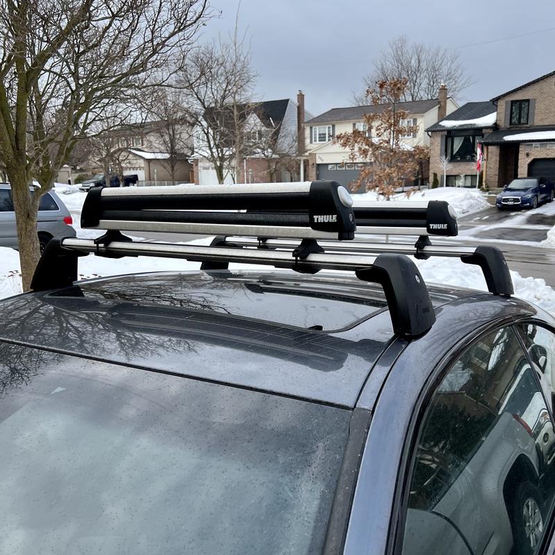 Thule Roof Top Mount Ski Snowboard Rack Lockable 2 pc Canadian