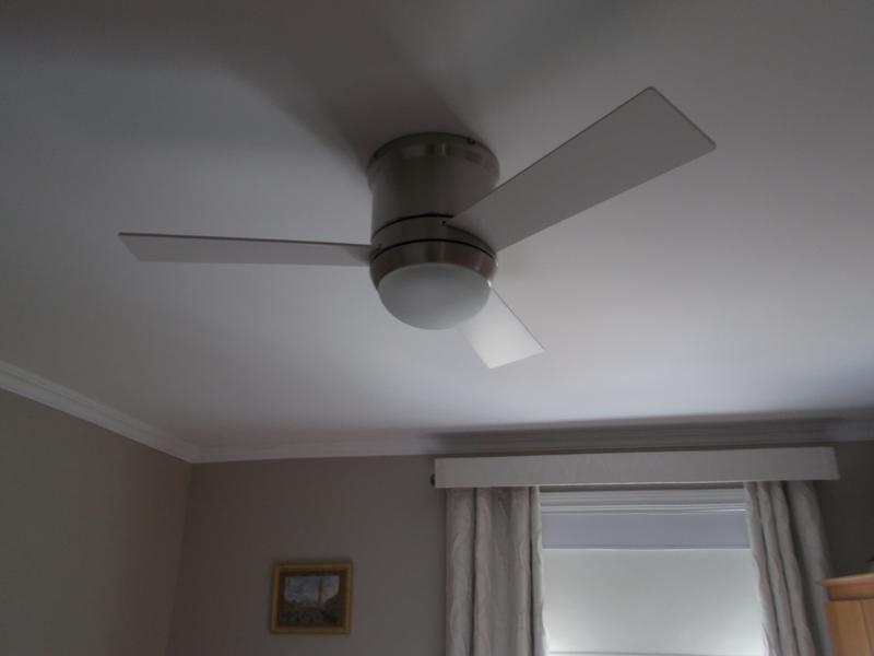 looks good i like but features so so