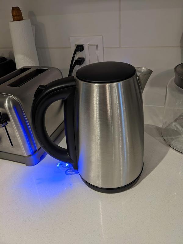 No fill-level window on one side of kettle