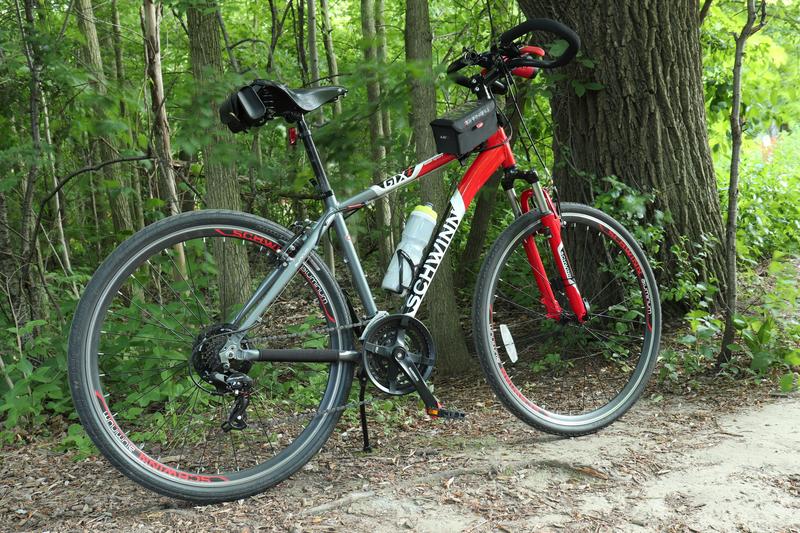 Schwinn men's gtx 2 deals hybrid bike