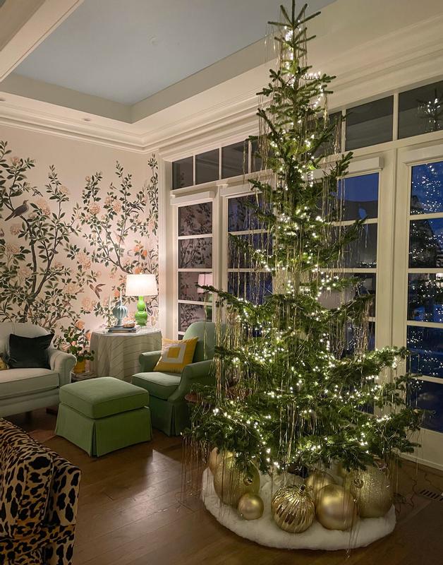 Tinsel tree with oversize gold balls!