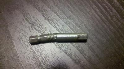 tellement de puissance que la bit a tordu!