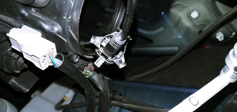 This is the 3 point plug for the bulb. It turns in the socket to retain it.