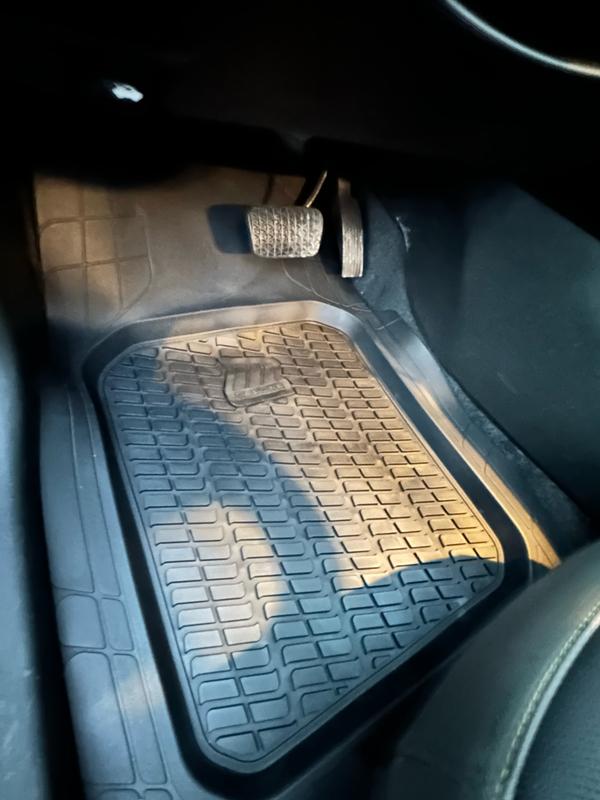 Look amazing and It keep the water  in the Mat