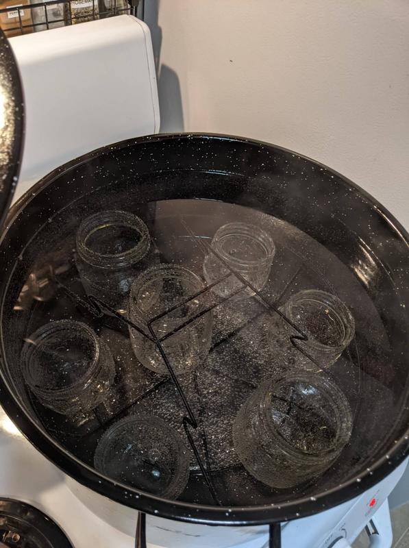 Canner with included rack