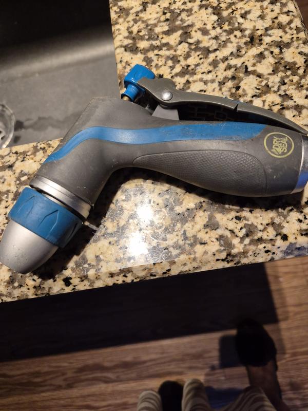 Yardworks Dry Seal Zinc Adjustable Rear-Trigger Garden Water Hose Pistol Nozzle