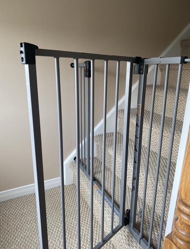 A separate kit was needed to attach one side to a stair banister.
