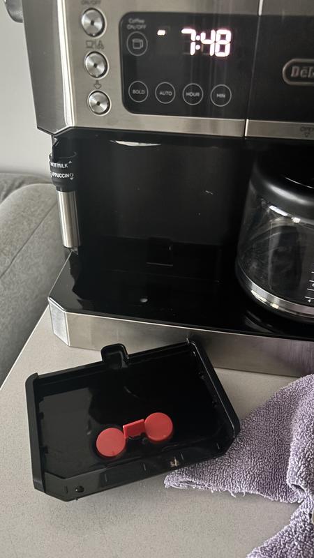 The tray full of water