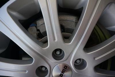 Cruze 16" Momo Win 2 Fit 2017 Volt (up close)