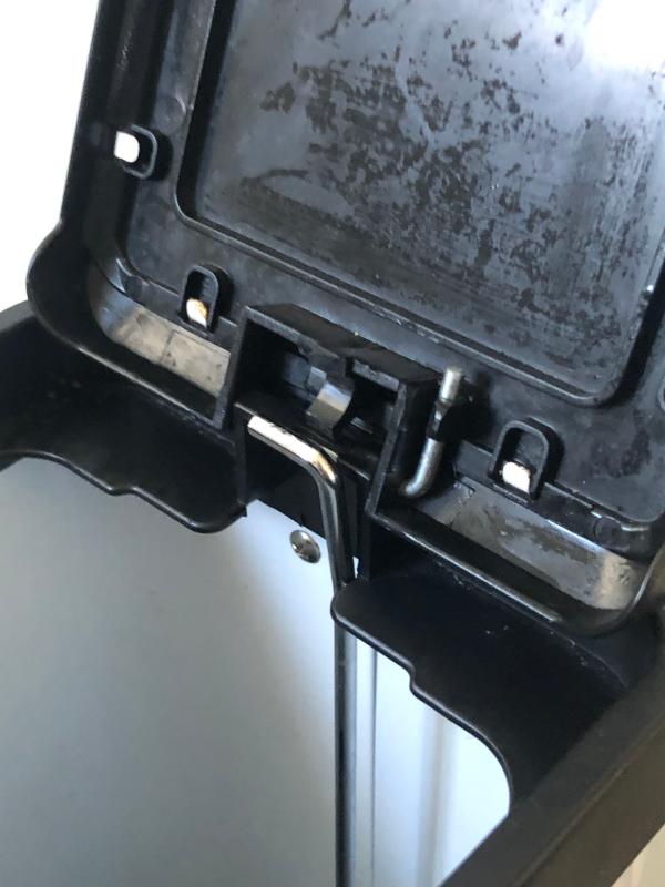 Metals against plastic that’s wrong