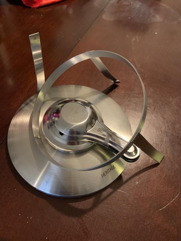 The stand broken during our first use.