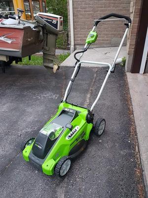 Greenworks 40V 4Ah 2-in-1 Cordless Push Lawn Mower, 17-in | Canadian Tire