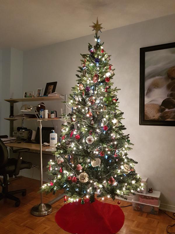 NOMA PreLit Kensington Christmas Tree with Tree Stand, 450