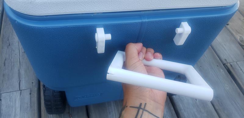 Weak handle incapable of bearing weight capacity of the cooler