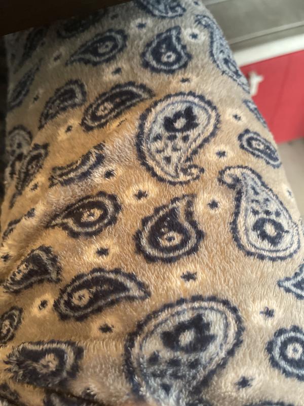 No Photo as the garbage can has been thrown out. Was not useable so there was no point to keep the garbage bin.