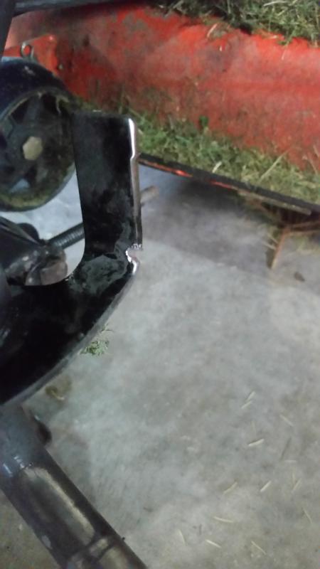 Cut in steering knuckle from the rim