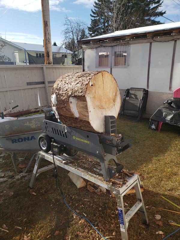 Added a big round to show case this stand, look what it can support. Log splitter 170lbs plus a 45 pound log