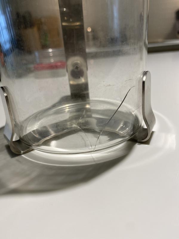 Cracked glass after a few month of use