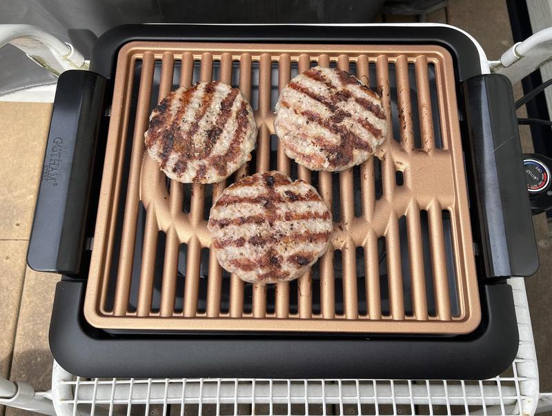 Grilled pork burgers