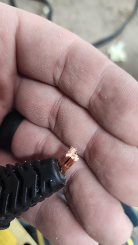 Where the insulation broke (i had cut it off so I wouldn't get used)