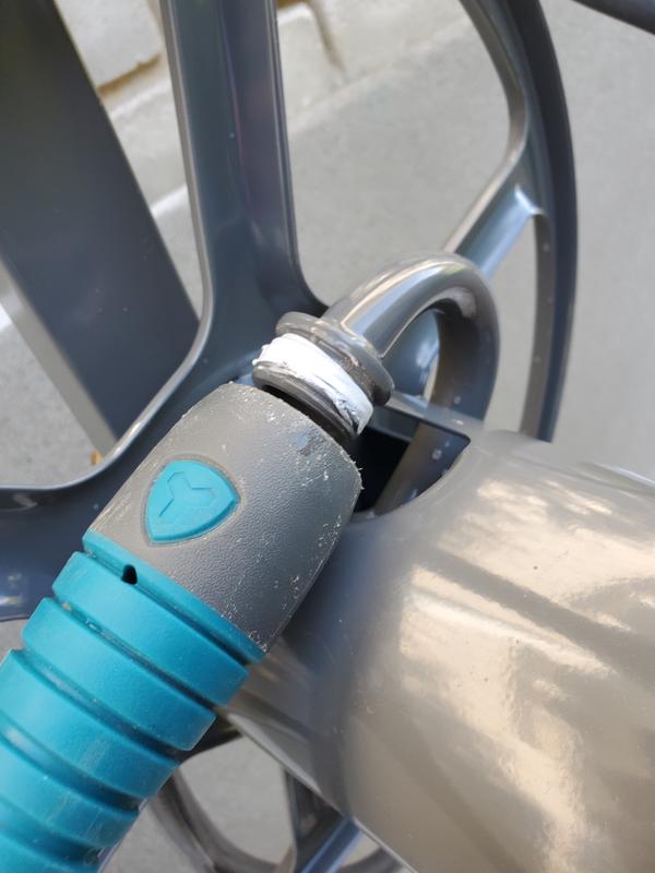 Bulky hose end cannot be screwed