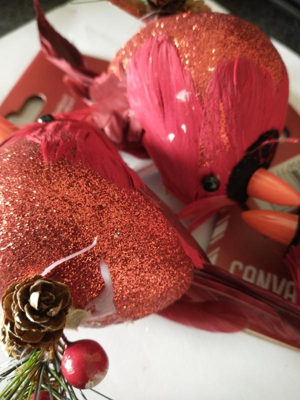 It's glue so bad... White spots too poorly made