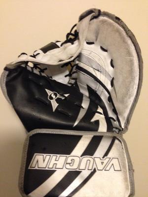 Sometimes pocket folds into the glove. Not good if you store it like this.