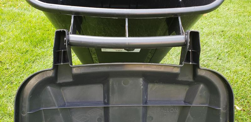 Attaches et couvercle