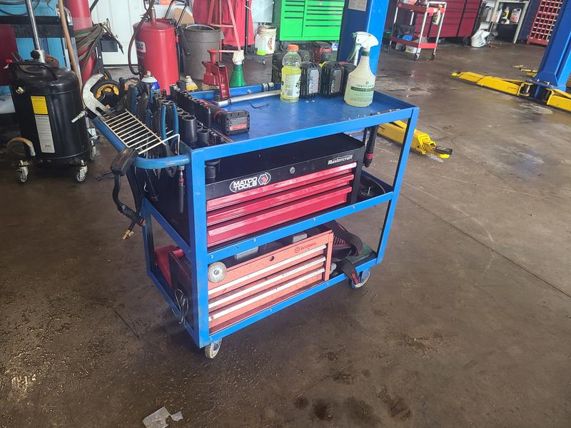 Side cart with middle tool box