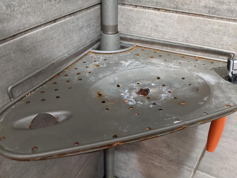 Ceci représente 6 mois d'utilisation. après 2 mois la rouille était déjà présente. après 4 mois la peinture écaille.