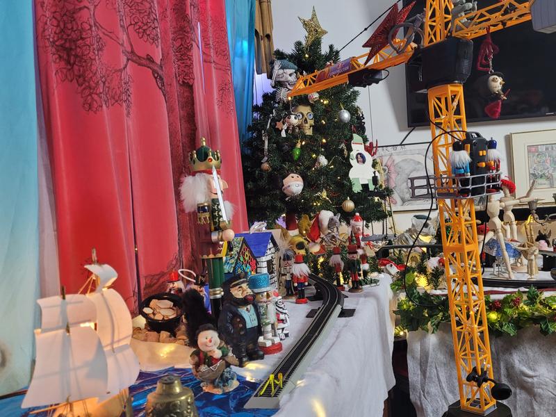 Dickie Giant Crane with Remote Controls at Toys R Us UK