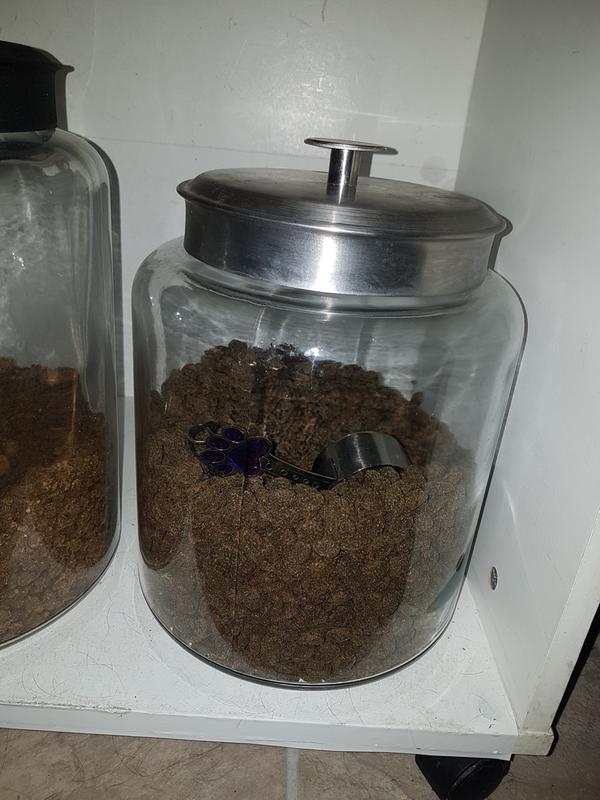 2 gallon with 2.5 gallon on the left