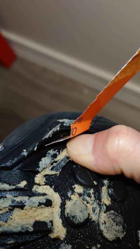 A piece of paper can even be inserted into a cracked sole