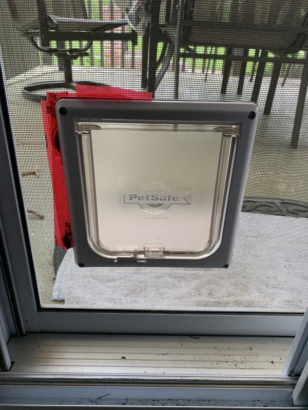 Petite réparation. Mal découper le moustiquaire mais maintenant solide