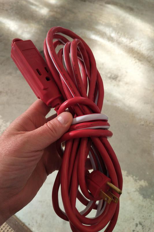 NOMA 25-ft 14/3 Outdoor Extension Cord with Grounded Outlet and Locking  Connector, Red