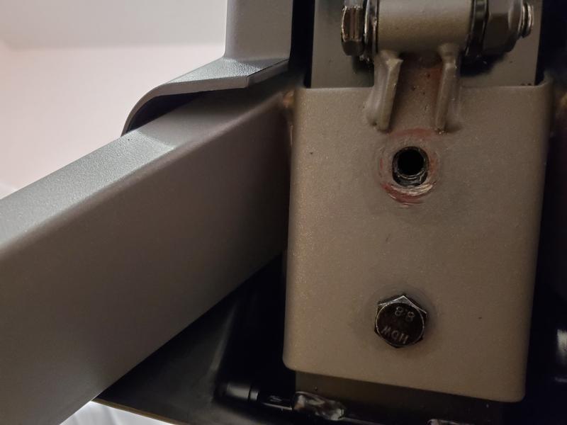 Bottom - M10x14mm hole - misalignment/rust