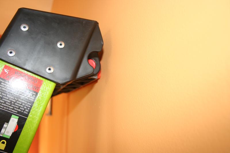 Not a mark left on my Aztec Gold painted wall after multi test