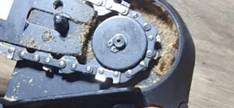 Scie avec la pièce manquante