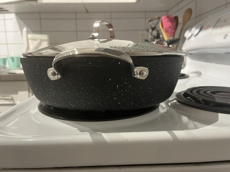 Gap between the lid and the pot