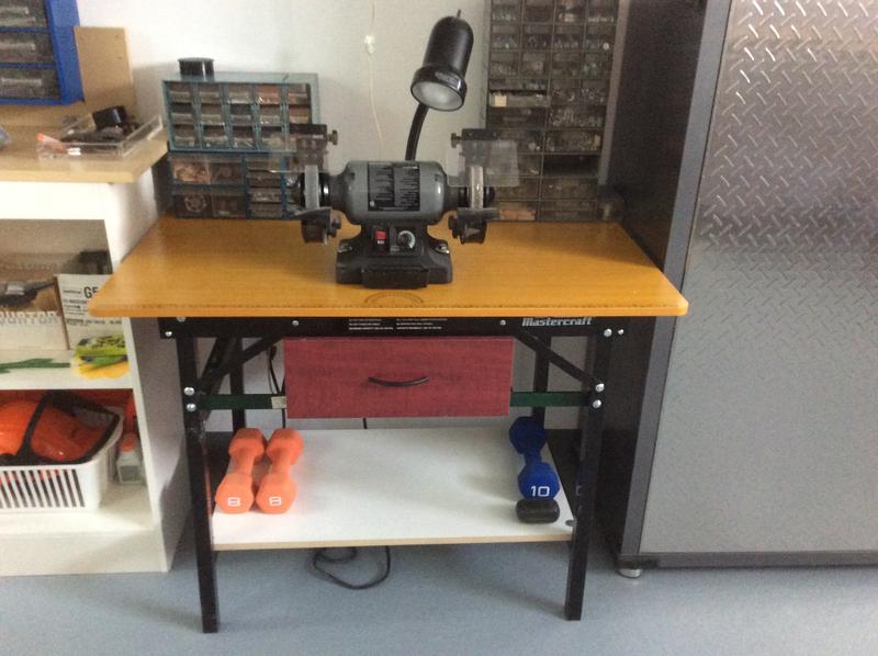 Dans mon atelier au sous-sol de ma demeure.