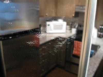 Whats left by this cloth after cleaning a mirror.