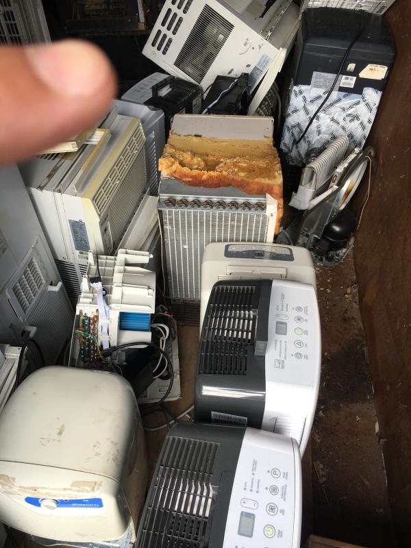 3 total dans le conteneur de l’ecocentre. Les autres ont l’air 15 fois l’age des Garisson