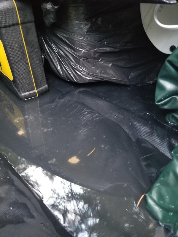 Bottom of the "leak proof" roof top bag