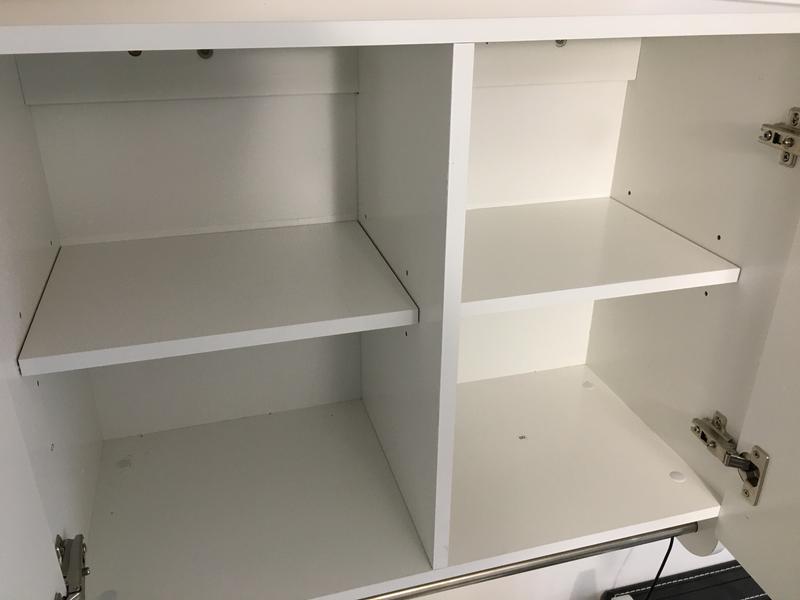 Big fixed centre divider and poor shelves