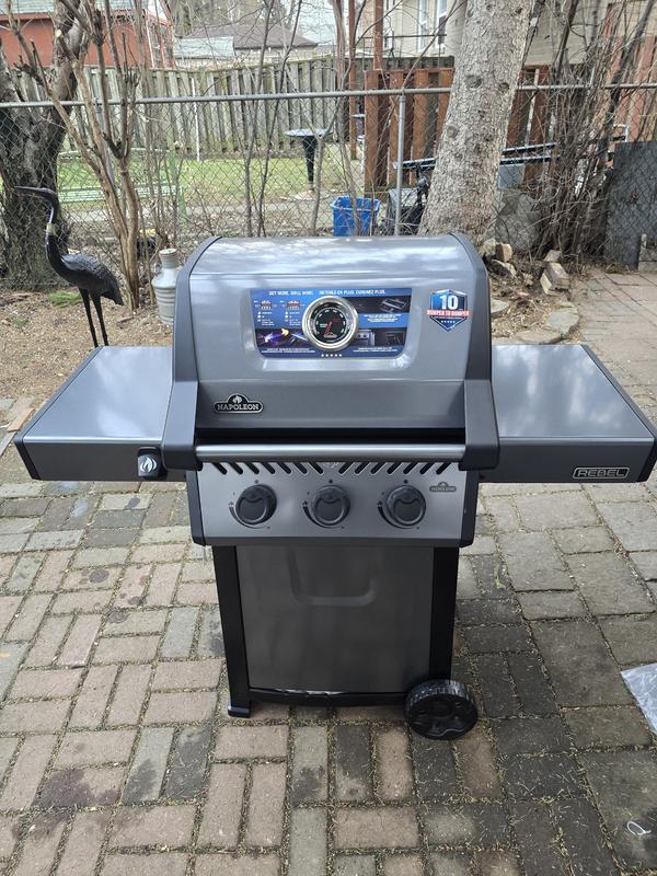 You can see the ground through the dents in the front panel.