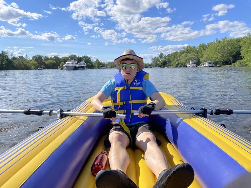 Rowing using aluminum oars on inflatable boat